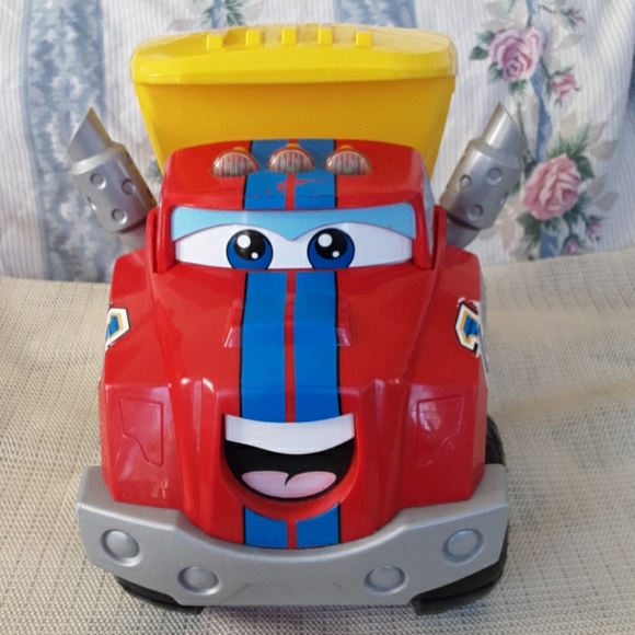 HASBRO TONKA Chuck and Friends TALKING TRUCK 2010